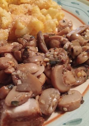 A picture of Spicy sauteed mushrooms.