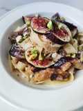 Tagliatelle z figami, miodem, gorgonzola i pistacjami