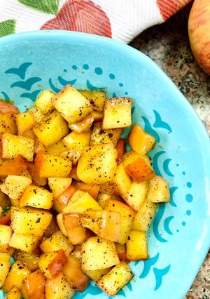 A picture of Easy Cinnamon Apples 🍏🍎.