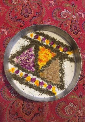 عکسی از دستور ماست و خیار مجلسی من :)