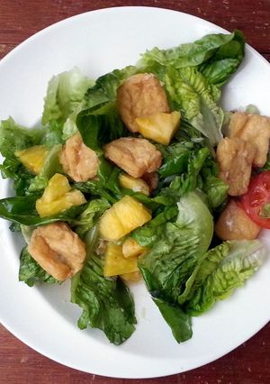 A picture of LG BEANBURD PUFF SALAD( VEGAN )ASIAN STYLE COOKING.