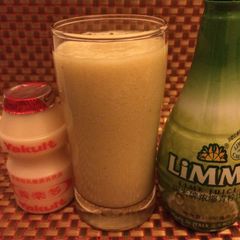 A picture of Fresh Healthy Yakult Smoothie.