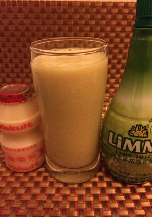 A picture of Fresh Healthy Yakult Smoothie.