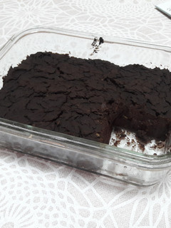 Una foto de Tarta de garbanzo y algarroba sin gluten y vegana 🍰