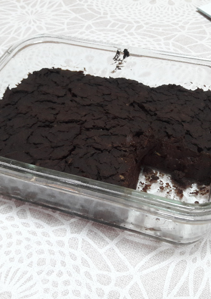 Una foto de Tarta de garbanzo y algarroba sin gluten y vegana 🍰