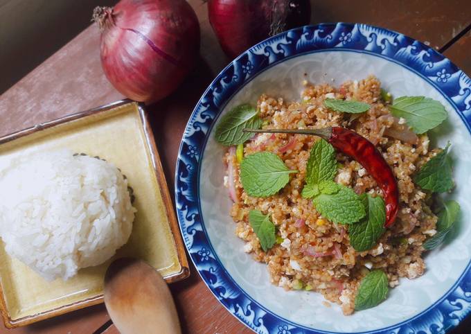 Thai Laab with chicken breast and quinoa
