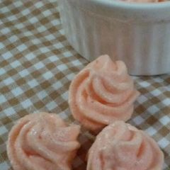 A picture of Simple & Cute Sakura-Coloured Meringue Cookies.