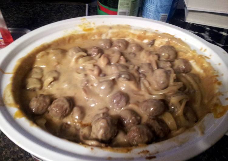 Easy beef and gravy meatballs