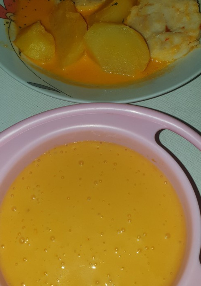 Una foto de Emblanco de pescado Thermomix y puré para la pequeña de casa