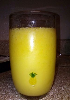 A picture of Dii's Pineapple-Mango Smoothie!.