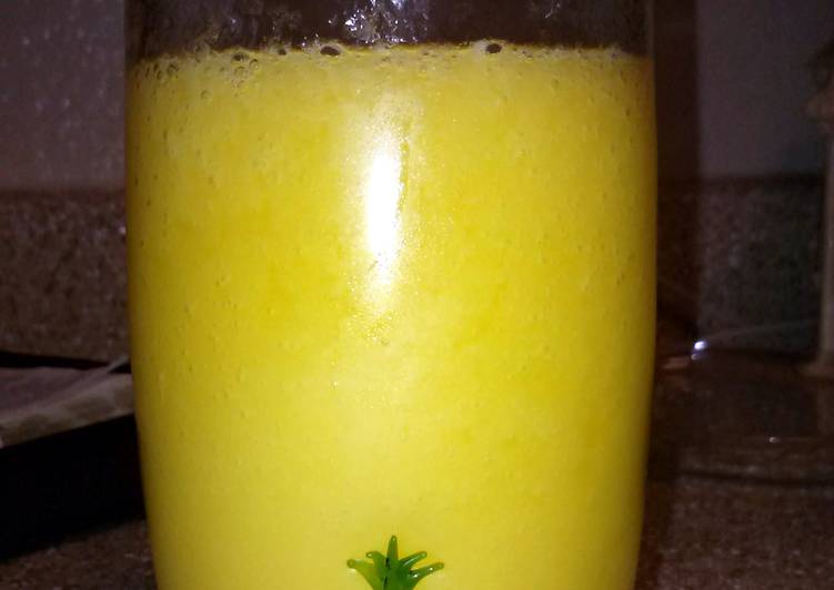Recipe of Speedy Dii&#39;s Pineapple-Mango Smoothie!