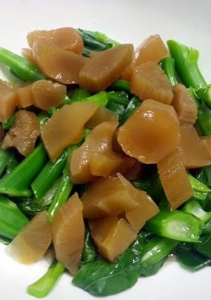 A picture of Chinese Brocoli And Pirickle Lettuce.