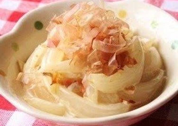 Easy and Cheap Onion in Oyster Sauce and Mayonnaise with Bonito Flakes