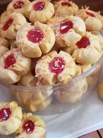 Easy Steps to Make Recipes Thumbprint Selai Strawberry the Delicious Perfect.