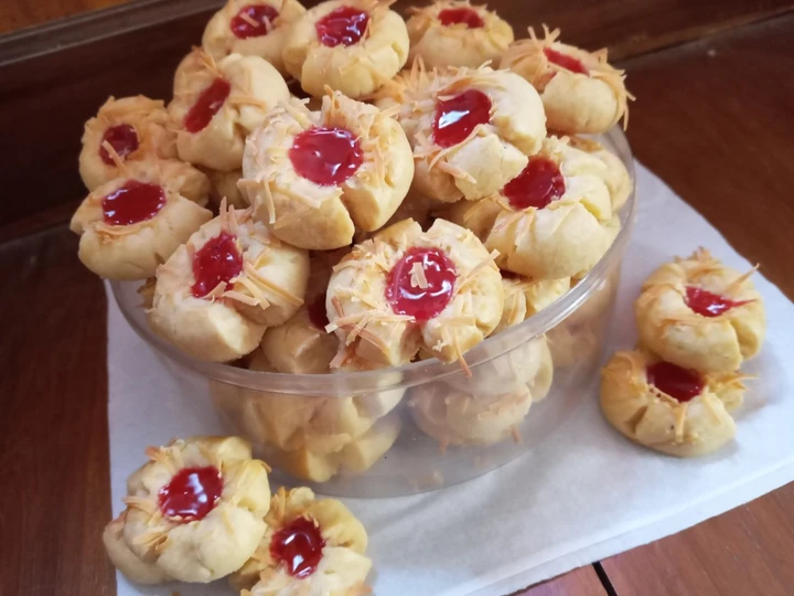 Easy Steps to Make Recipes Thumbprint Selai Strawberry the Delicious Perfect.