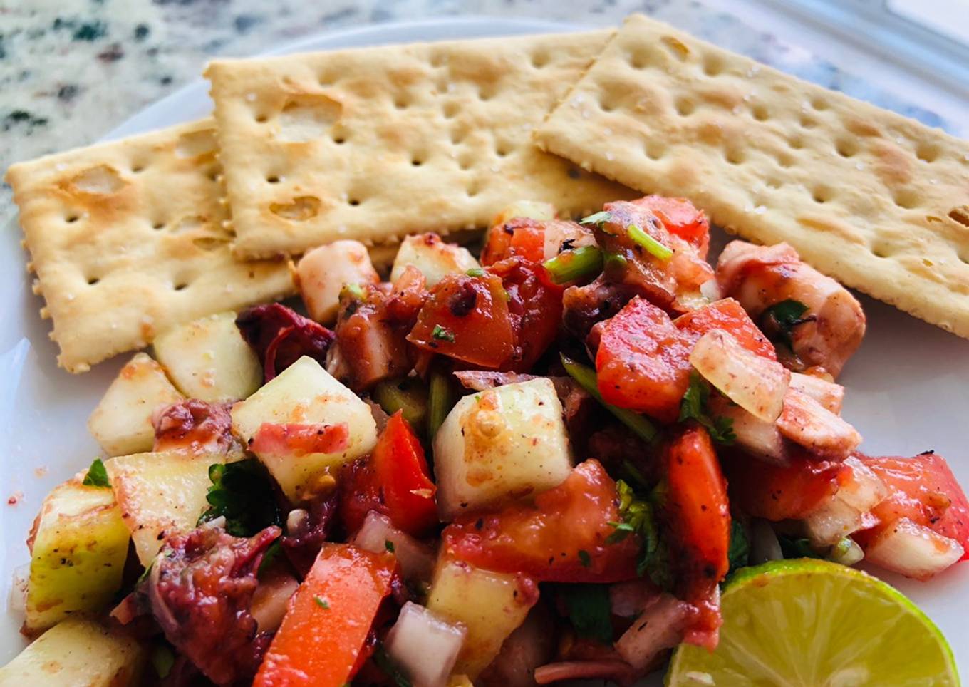 Tentáculos de calamar fríos tipo ceviche