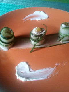 Una foto de Rollitos de pepino con atún queso crema