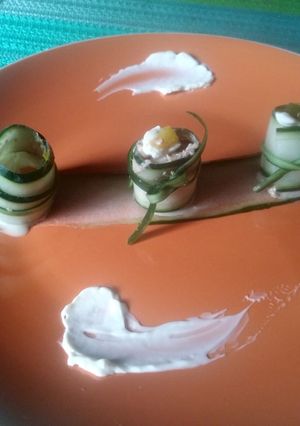 Una foto de Rollitos de pepino con atún queso crema