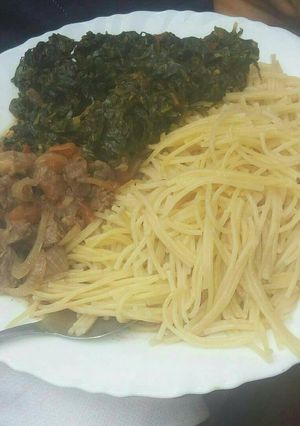 A picture of Spaghetti, beef and Veges.
