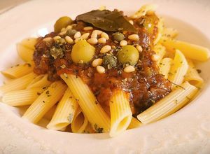 Una foto de Penne rigate con Caponata