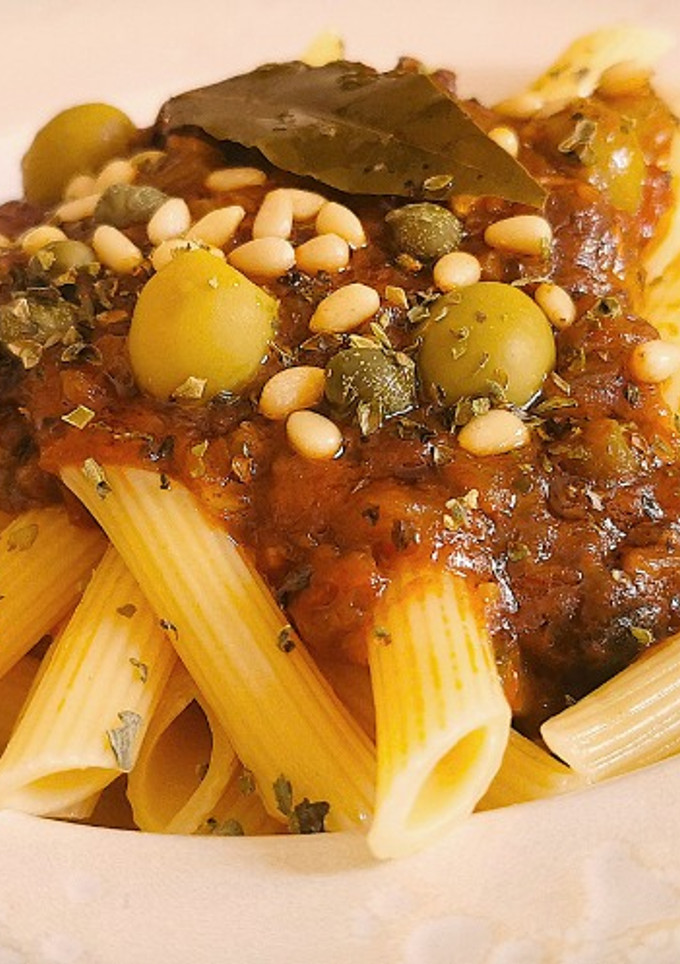Una foto de Penne rigate con Caponata