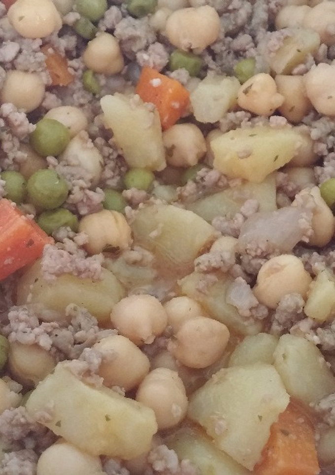 Una foto de Garbanzos con carne picada