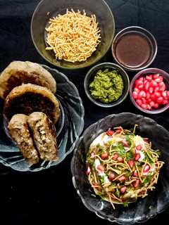 ફરાળી આલુ ટિક્કી ચાટ (Farali Aloo Tikki Chaat Recipe In Gujarati) રેસીપી મુખ્ય ફોટો