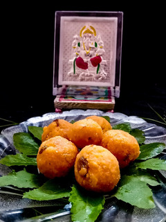 મોતીચૂર ના લાડુ (Motichoor Ladoo Recipe In Gujarati) રેસીપી મુખ્ય ફોટો