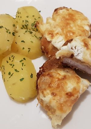 Sütőben sült tejfölös-fokhagymás rántott sertéskaraj recept fotója
