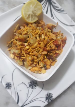 A picture of Mumbayia bhel.