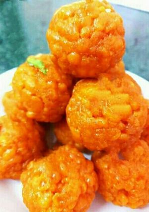 A picture of Boondi Ladoo.