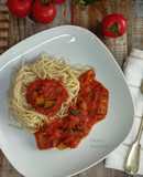 Cukkinis- szalonnás spagetti márványsajtos paradicsomszószban