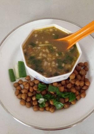 A picture of Chana & green onion soup.
