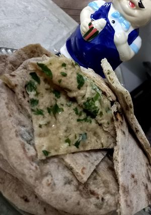 صورة لوصفة خبز اسمر محشي بالجبن والبقدونس