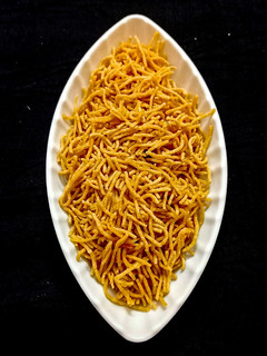 રાજગરા ની સેવ (Rajgira Sev Recipe In Gujarati) રેસીપી મુખ્ય ફોટો