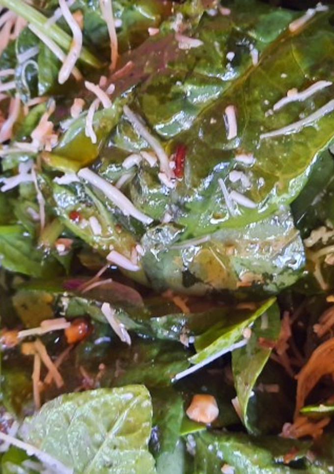 Una foto de Ensalada de espinacas