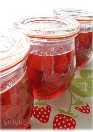 A picture of Sparkling Strawberry Confiture.