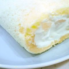 A picture of Swiss Roll with Sponge Cake.