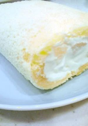 A picture of Swiss Roll with Sponge Cake.