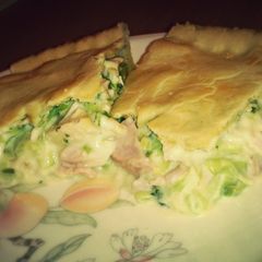A picture of Creamy Chicken, Ham and Leek Pie.