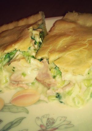 A picture of Creamy Chicken, Ham and Leek Pie.
