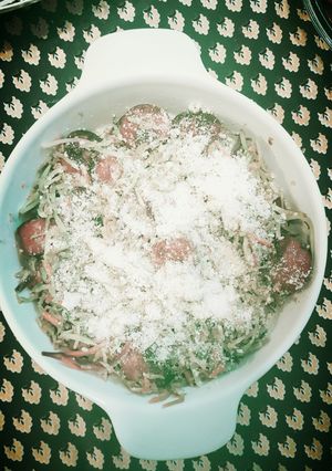 A picture of Kielbasa with veggies.