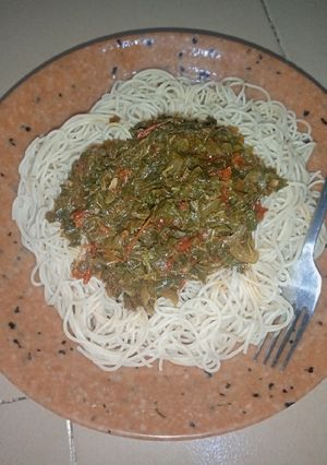 A picture of Spaghetti with Spinach Sauce.