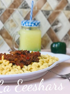 A picture of Twist macaroni and sauce.
