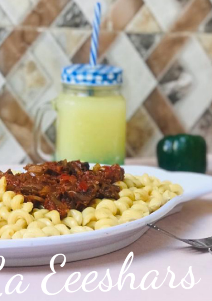 A picture of Twist macaroni and sauce.