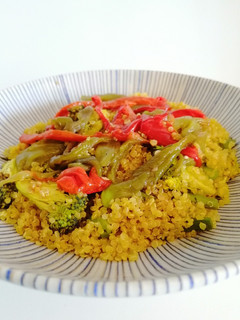 Una foto de Ensalada de quinoa con verduras