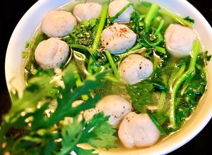 Hình của món Canh Rau Tần Ô (Cải Cúc) Nấu Cá Thát Lát (Thác Lác).