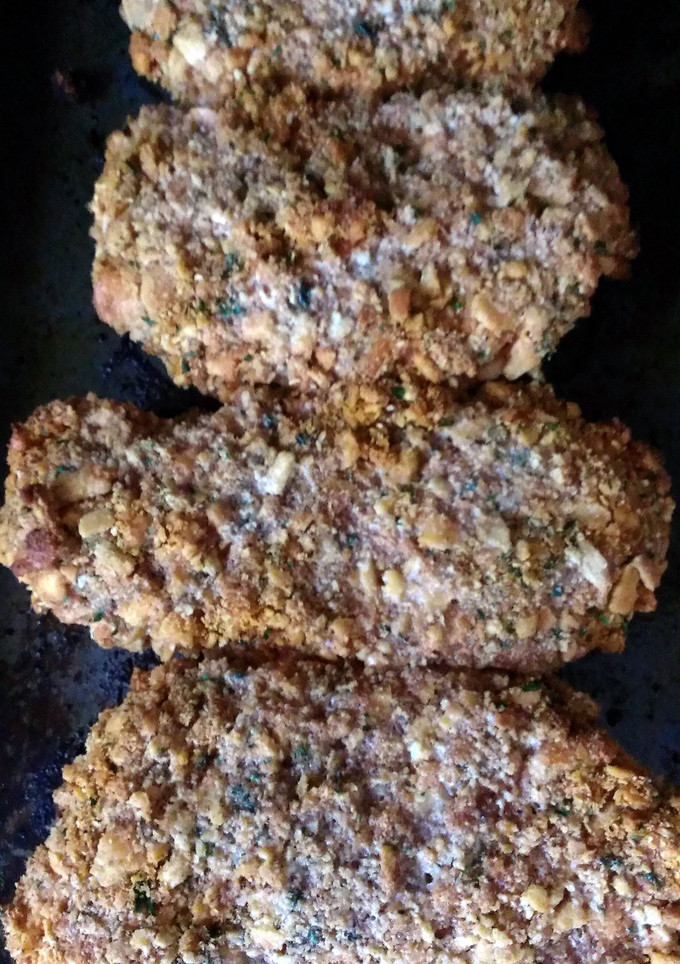 A picture of Butter Cracker Pork Chops.