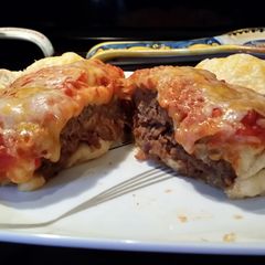 A picture of Mojo's PizzaBurger.
