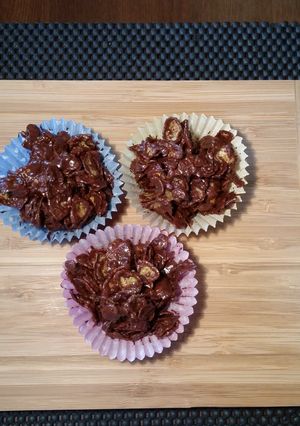 A picture of Chocolate covered cornflakes.